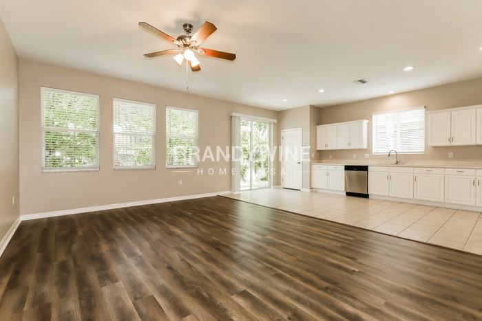 1035 Clearpointe Way - Photo 5 of 18