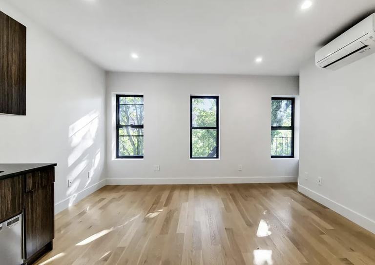 E 6th St #1D - Photo 2 of 9