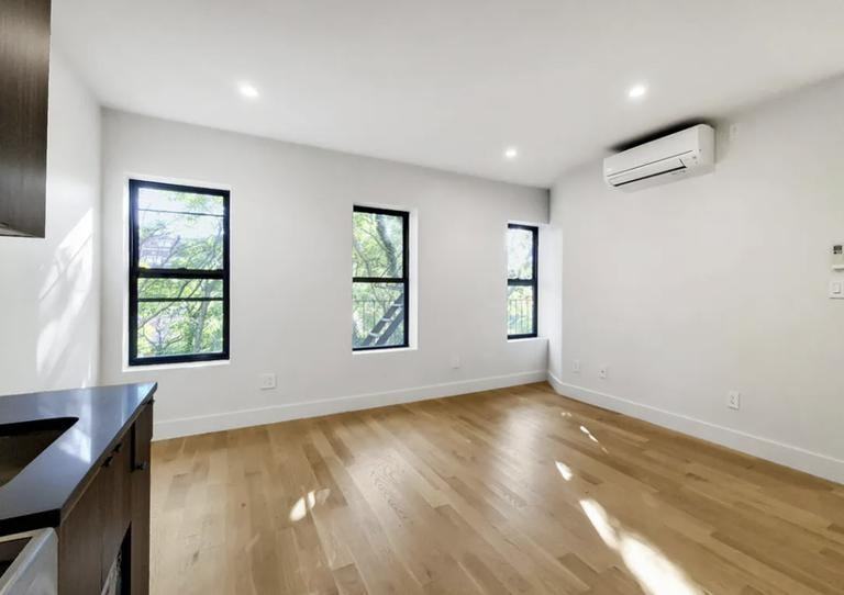 E 6th St #1D - Photo 3 of 9