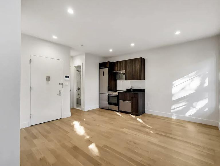 E 6th St #1D - Photo 5 of 9