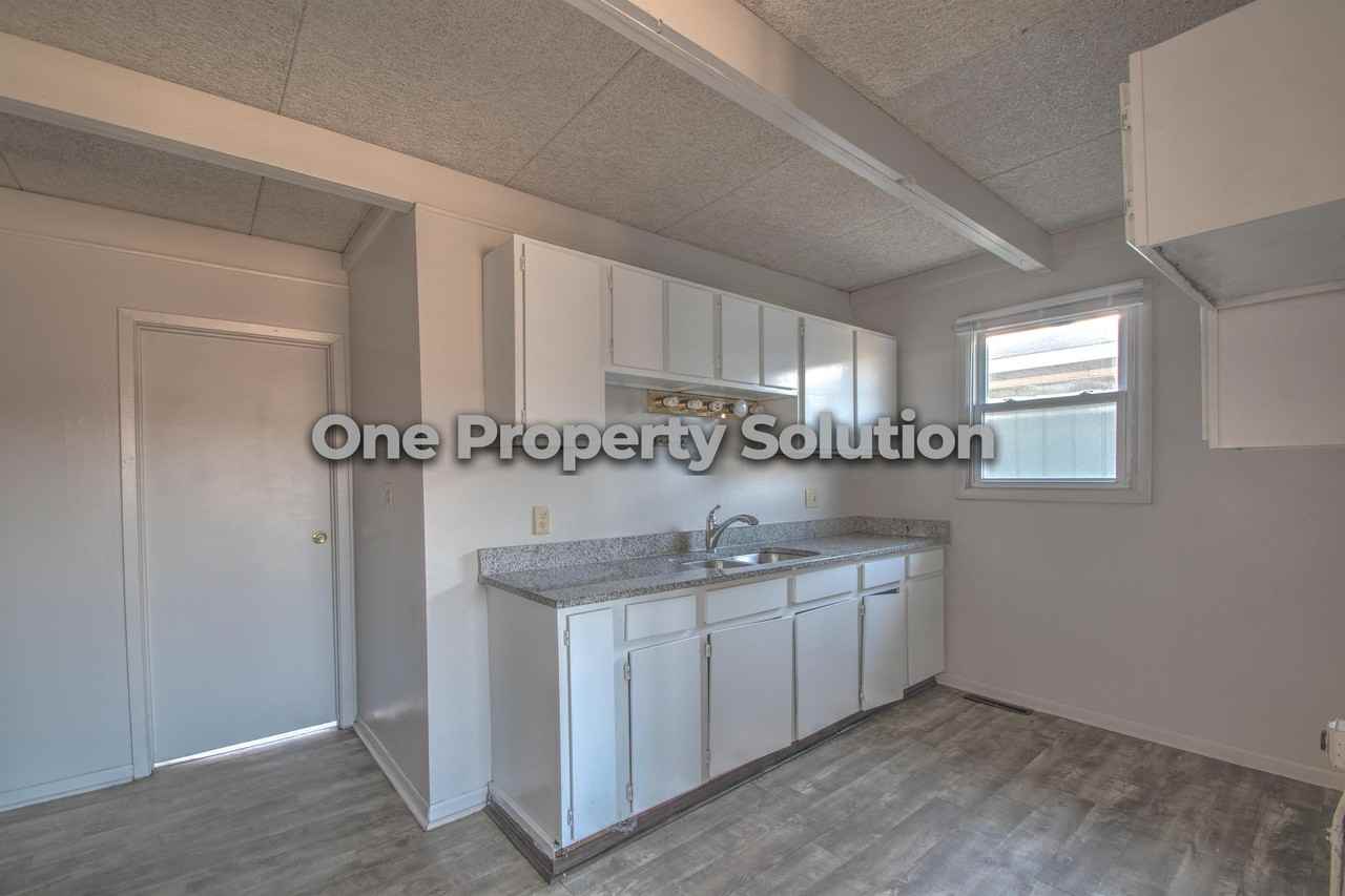 1305 Logan St #1 - Photo 5 of 18