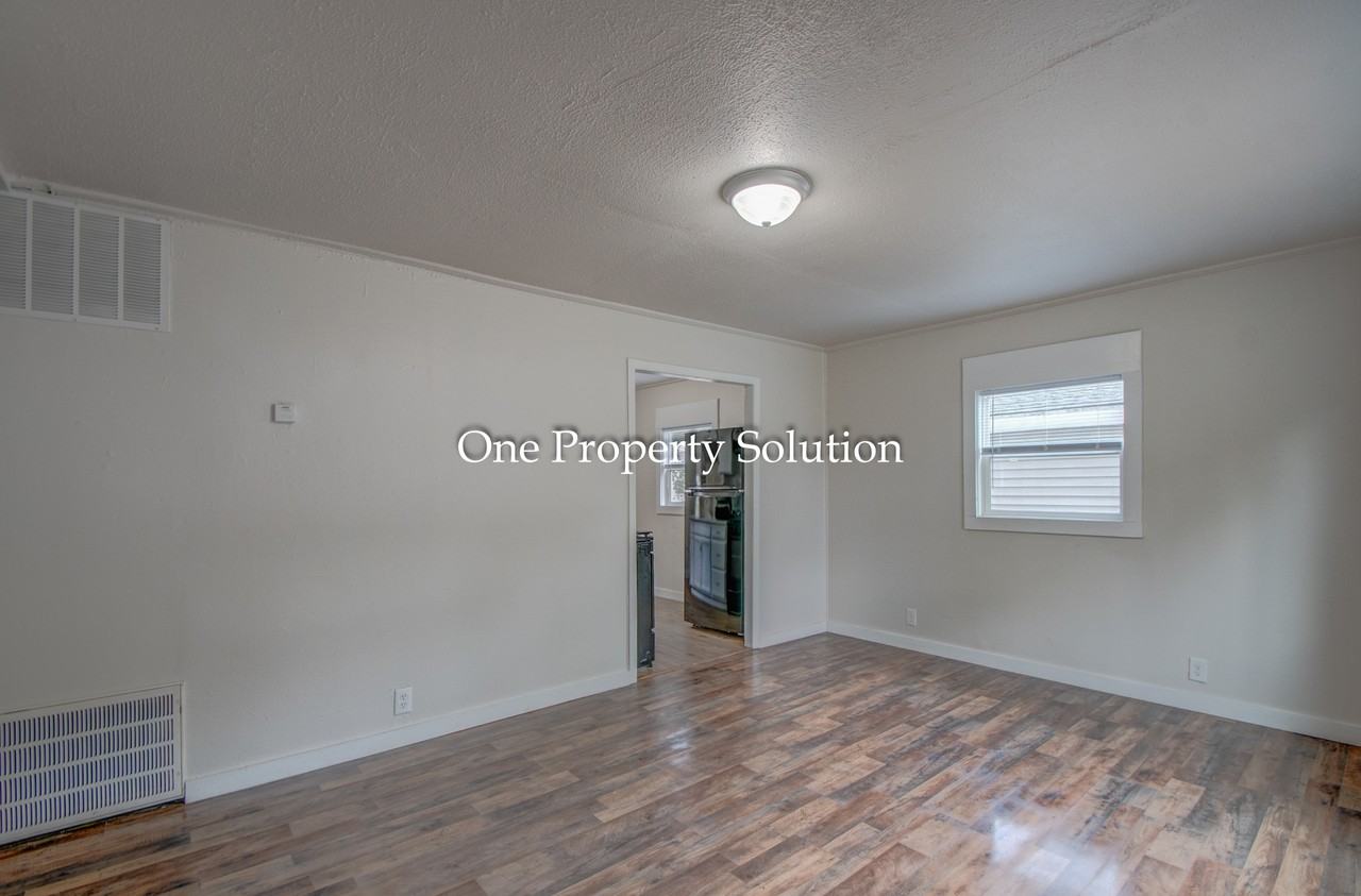 614 N Calumet Ave #1 - Photo 7 of 25