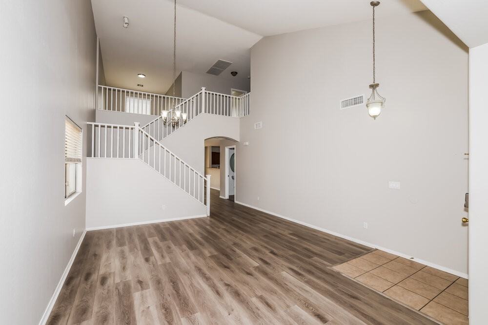 8633 W Cordes Rd - Photo 4 of 17