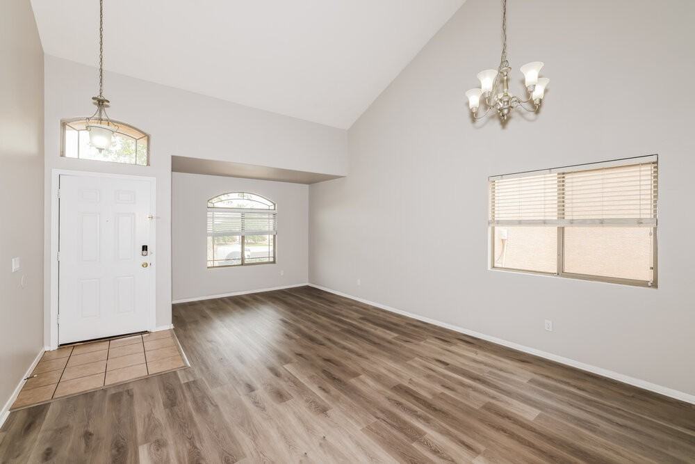 8633 W Cordes Rd - Photo 5 of 17