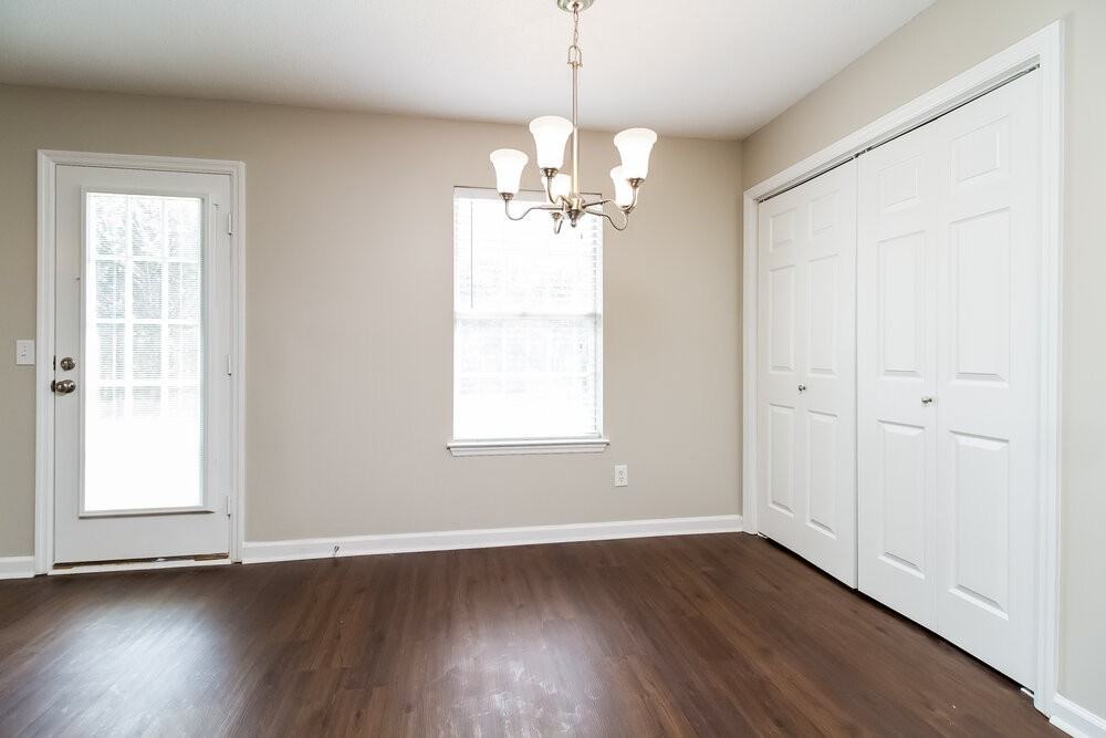 6620 Shadyview Dr - Photo 3 of 15