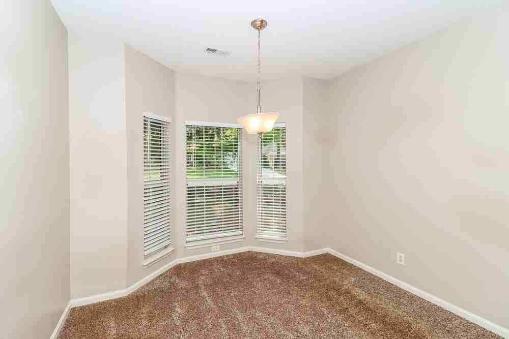 7220 Reynard Ln - Photo 7 of 17