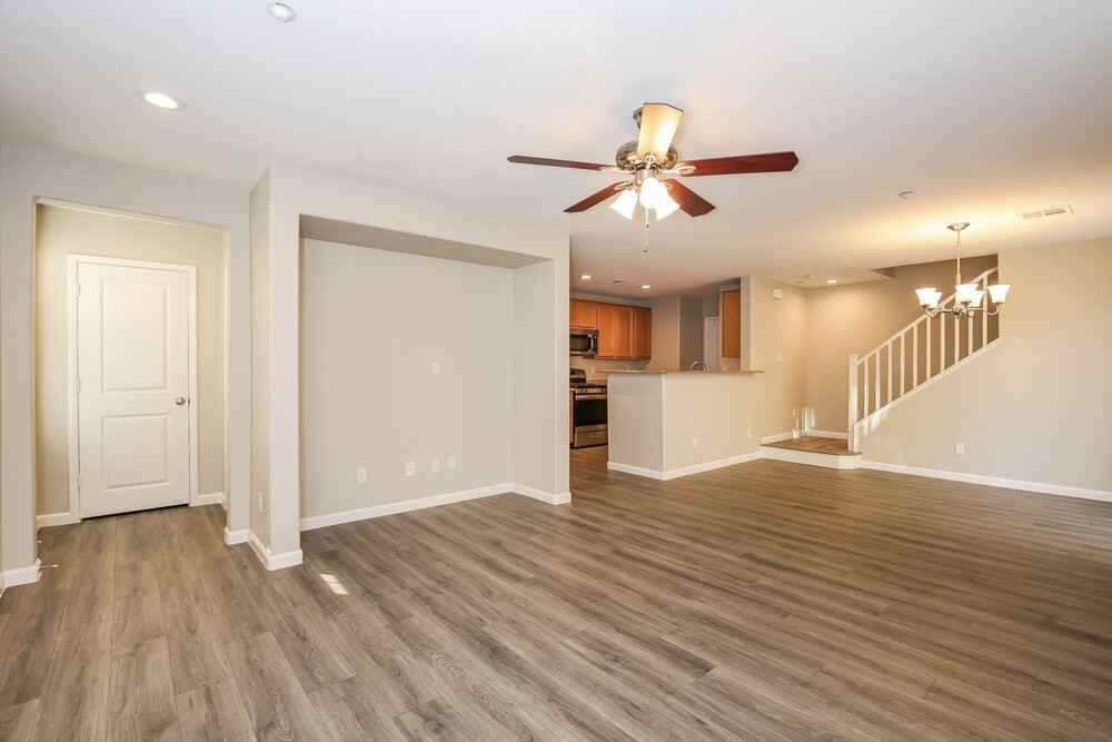 10823 Mystic Shore Ave - Photo 5 of 17