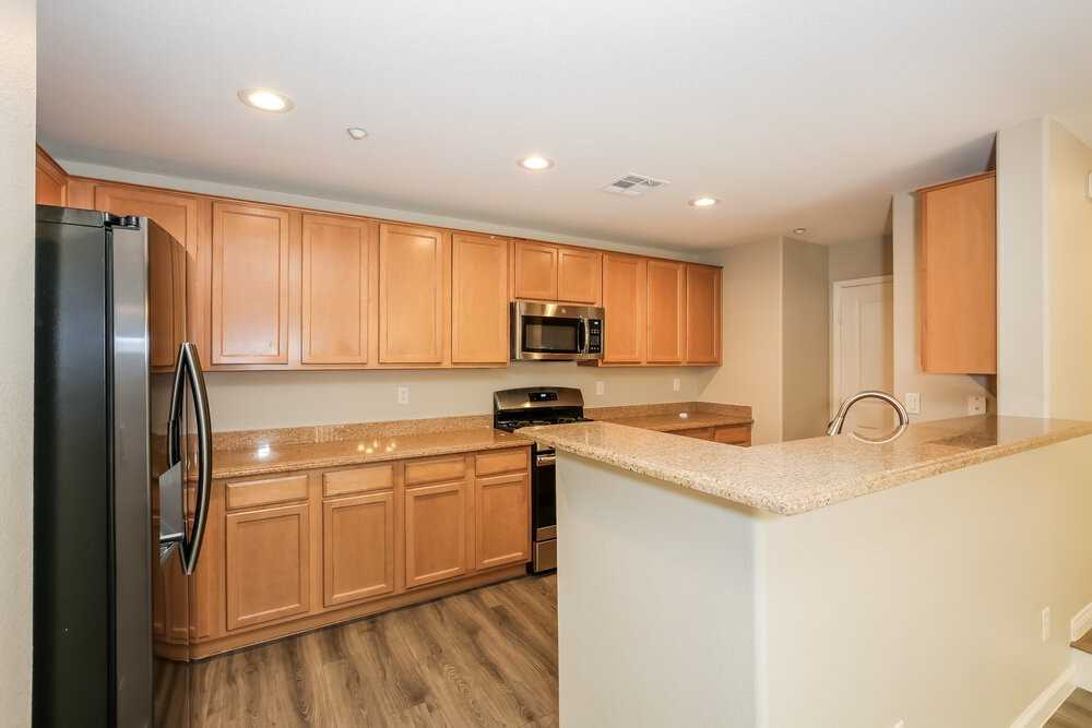 10823 Mystic Shore Ave - Photo 7 of 17