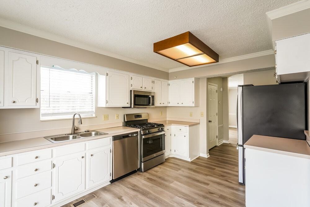 905 Traceton Ct - Photo 7 of 17