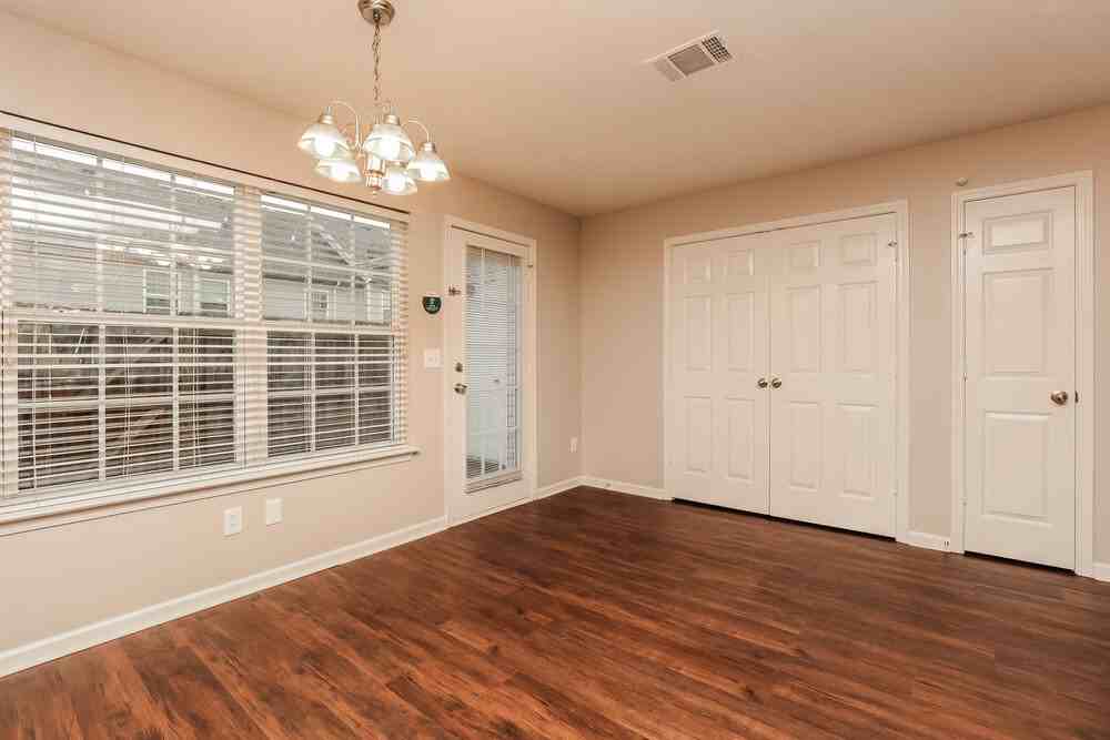 4031 George Buchanan Dr - Photo 7 of 17