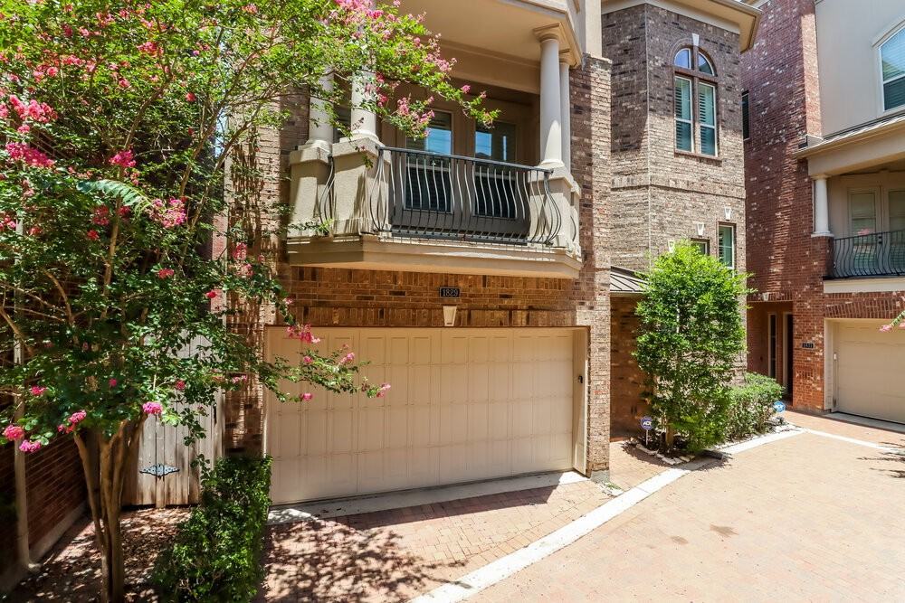 1829 Oakdale St - Photo 2 of 19