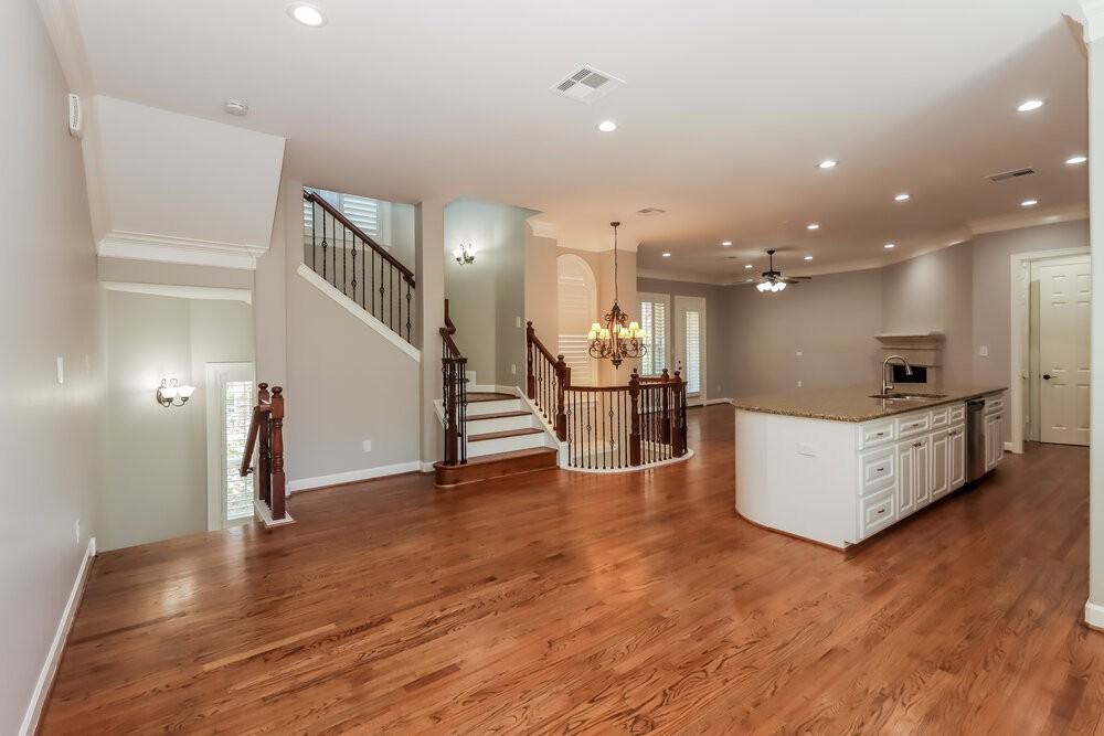 1829 Oakdale St - Photo 4 of 19