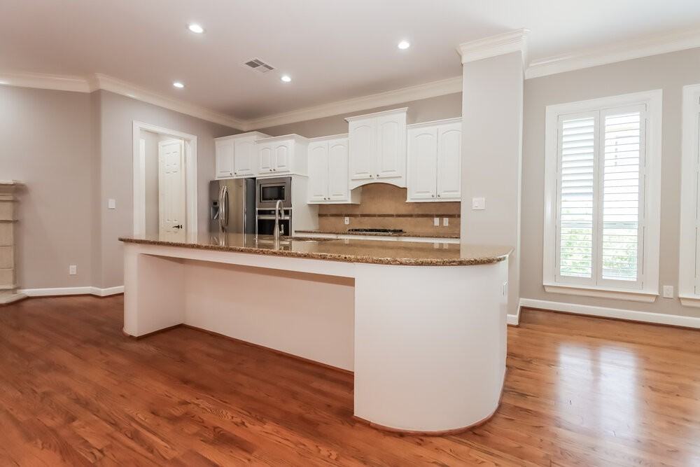 1829 Oakdale St - Photo 6 of 19