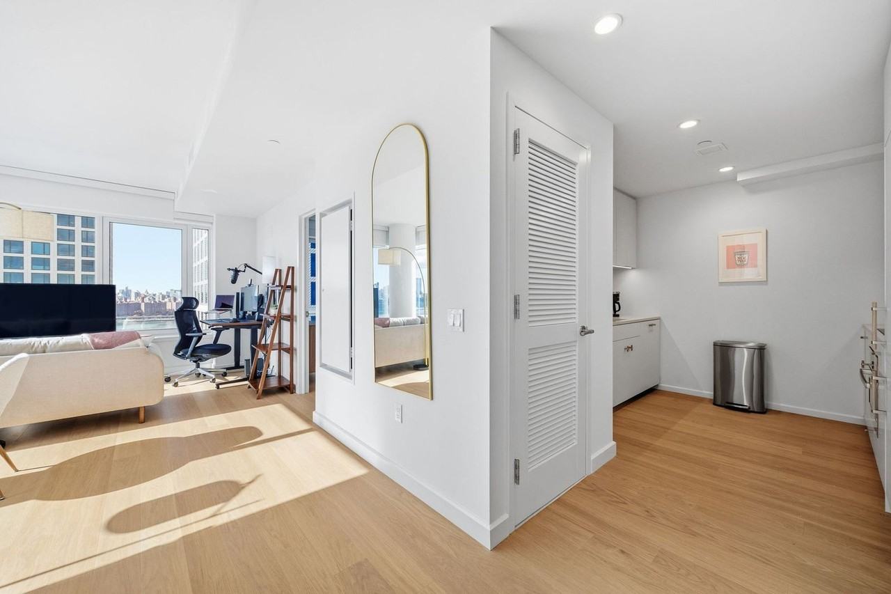 16 Dupont St #1459587P - Photo 6 of 36