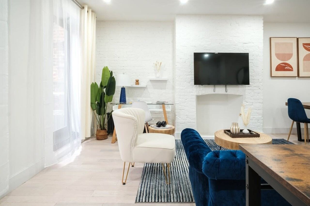 402 East 11th Street - Photo 5 of 25