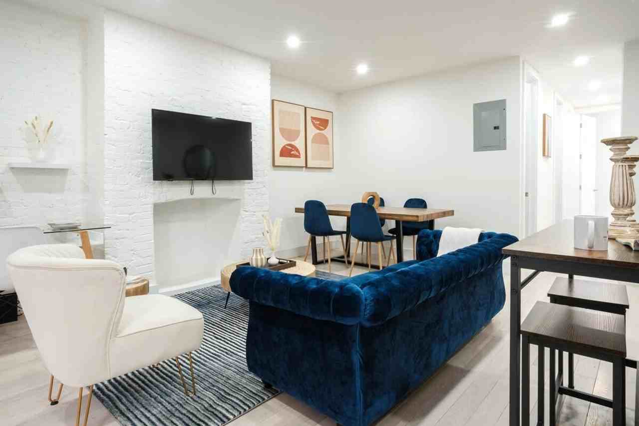 402 East 11th Street - Photo 7 of 25