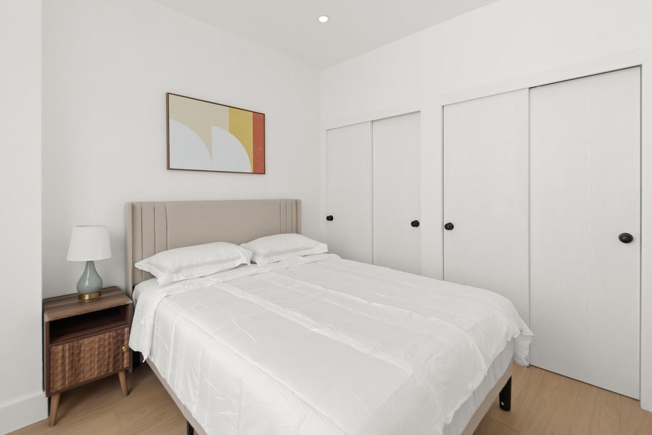 19 Saint Marks Pl #1499939P - Photo 3 of 17