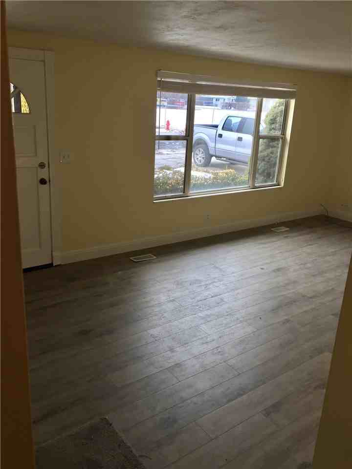 4328 S Park St - Photo 3 of 12