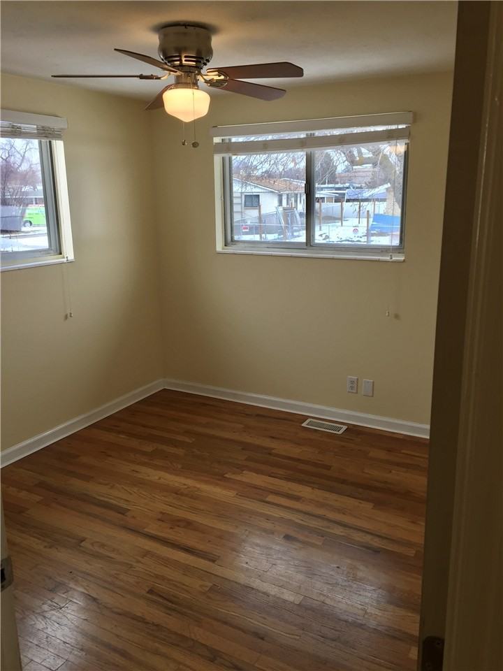 4328 S Park St - Photo 4 of 12