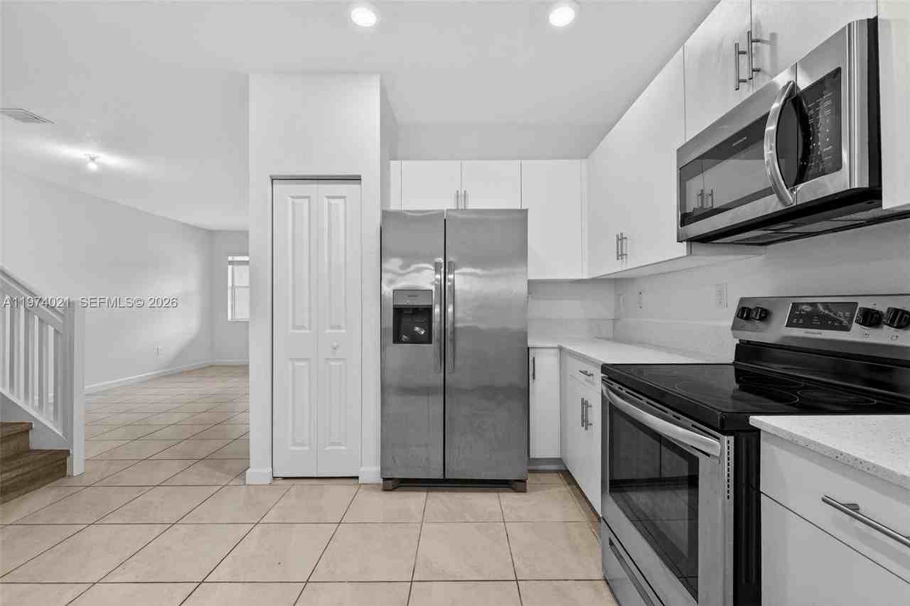 2619 Southeast 11th Street #2619 - Photo 2 of 10