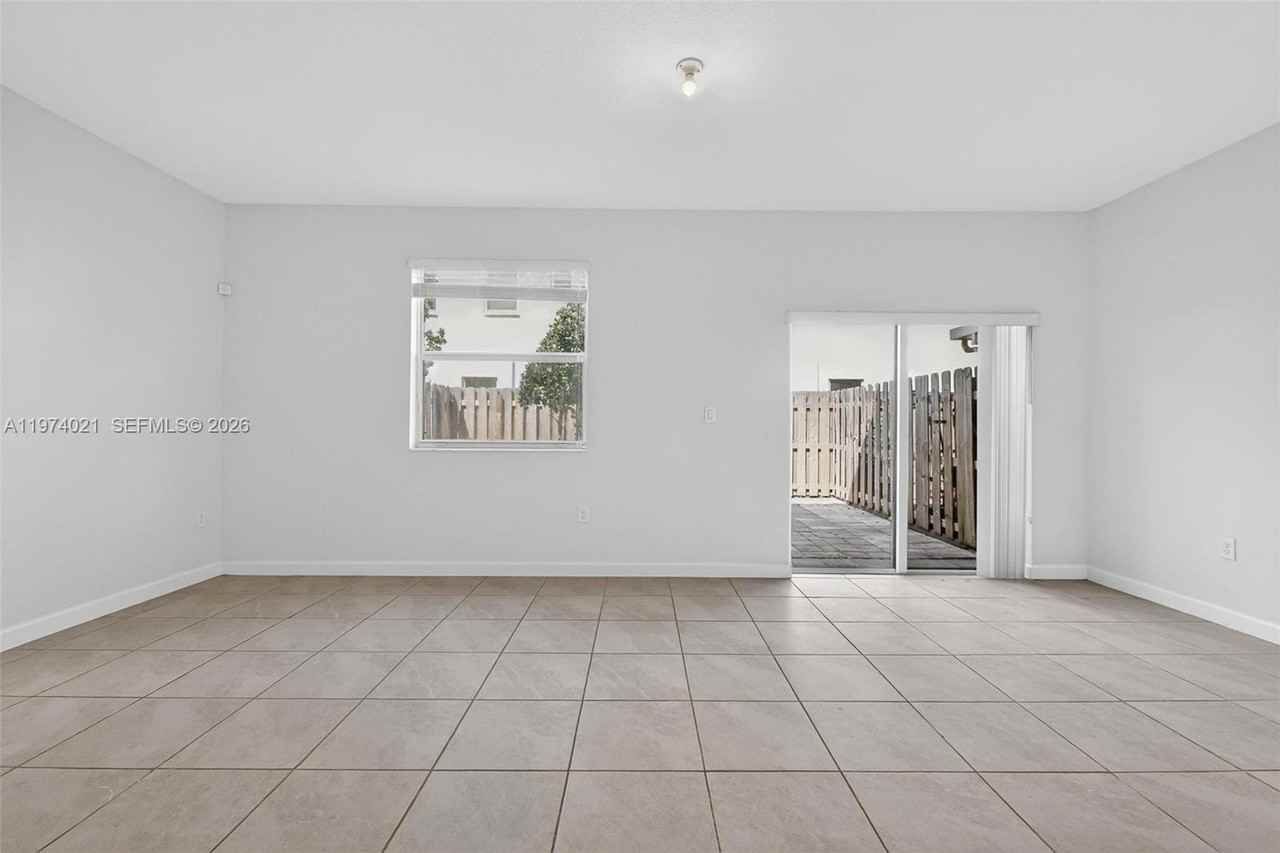 2619 Southeast 11th Street #2619 - Photo 4 of 10