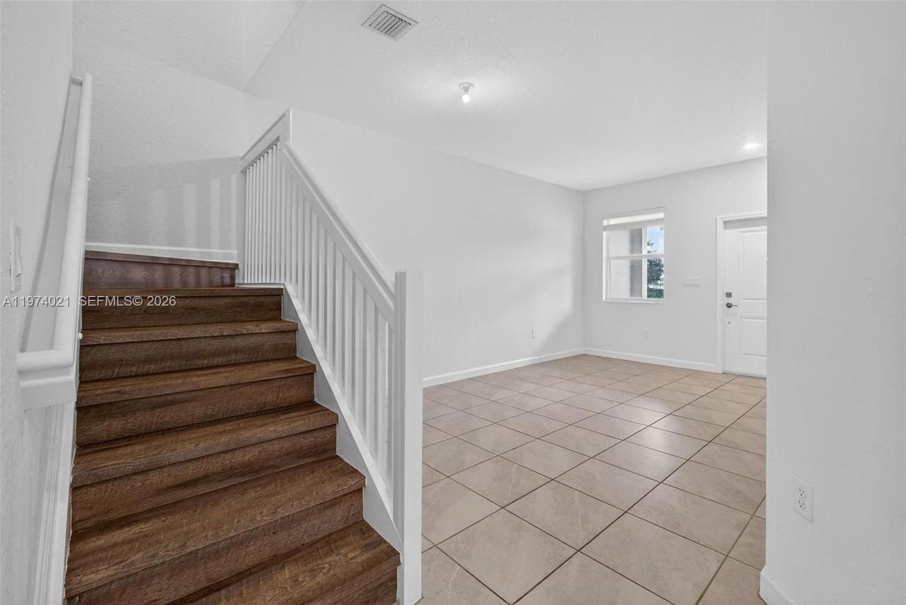 2619 Southeast 11th Street #2619 - Photo 5 of 10