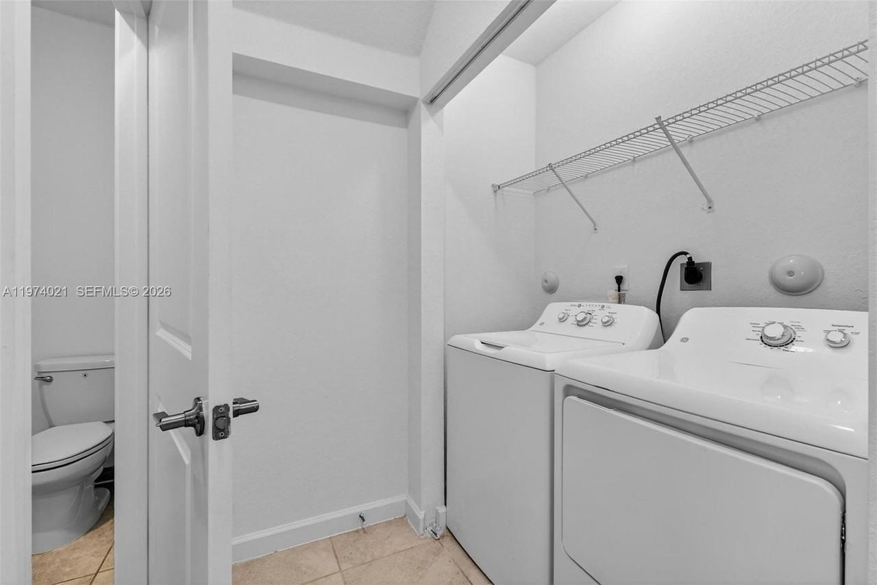 2619 Southeast 11th Street #2619 - Photo 7 of 10