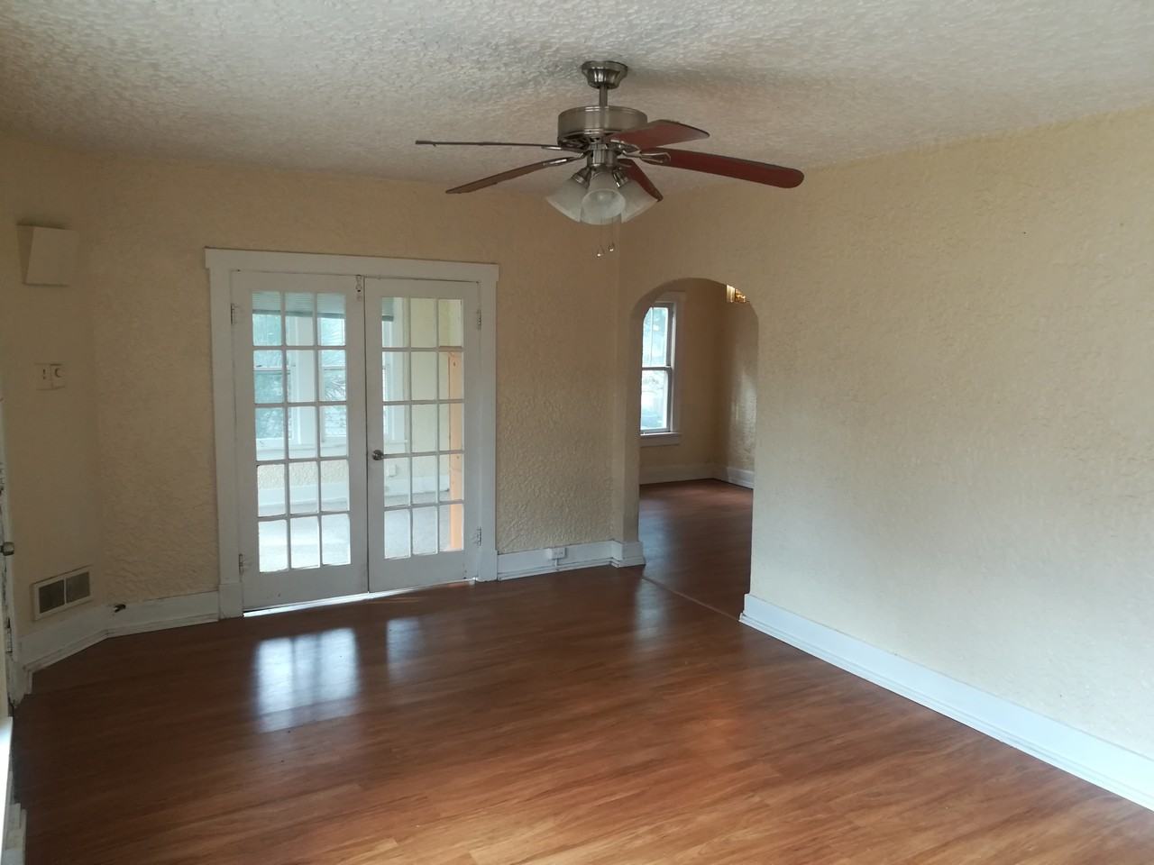 1415 Woodward St - Photo 3 of 9