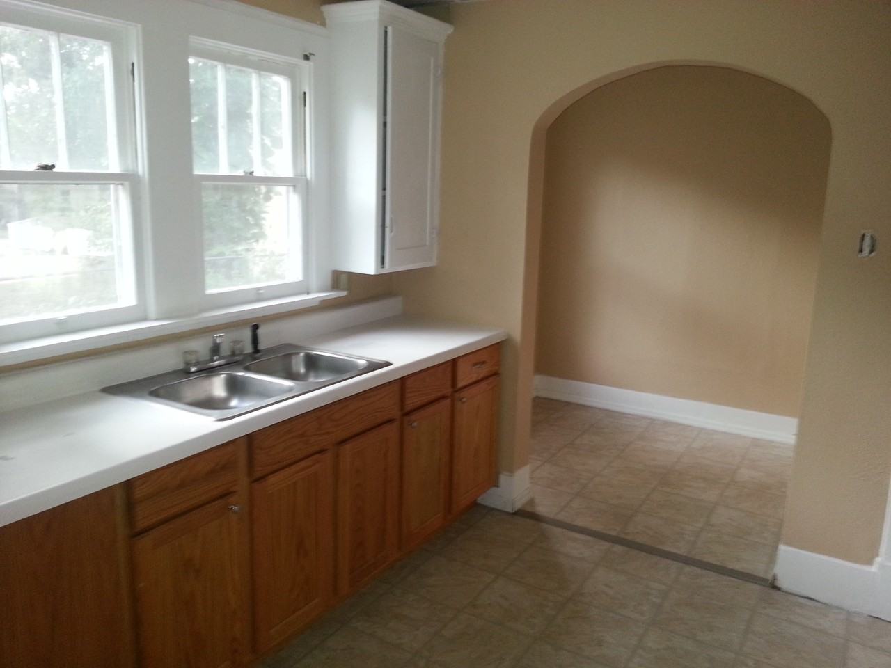 1415 Woodward St - Photo 5 of 9