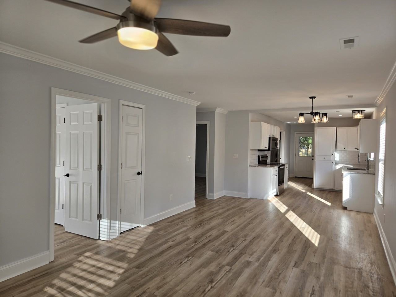 917 S 11th St - Photo 2 of 22