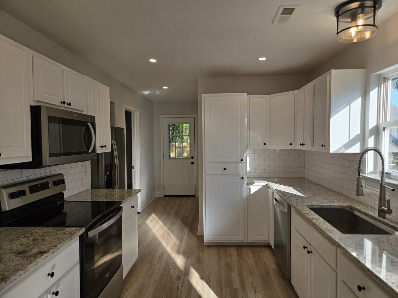 917 S 11th St - Photo 5 of 22