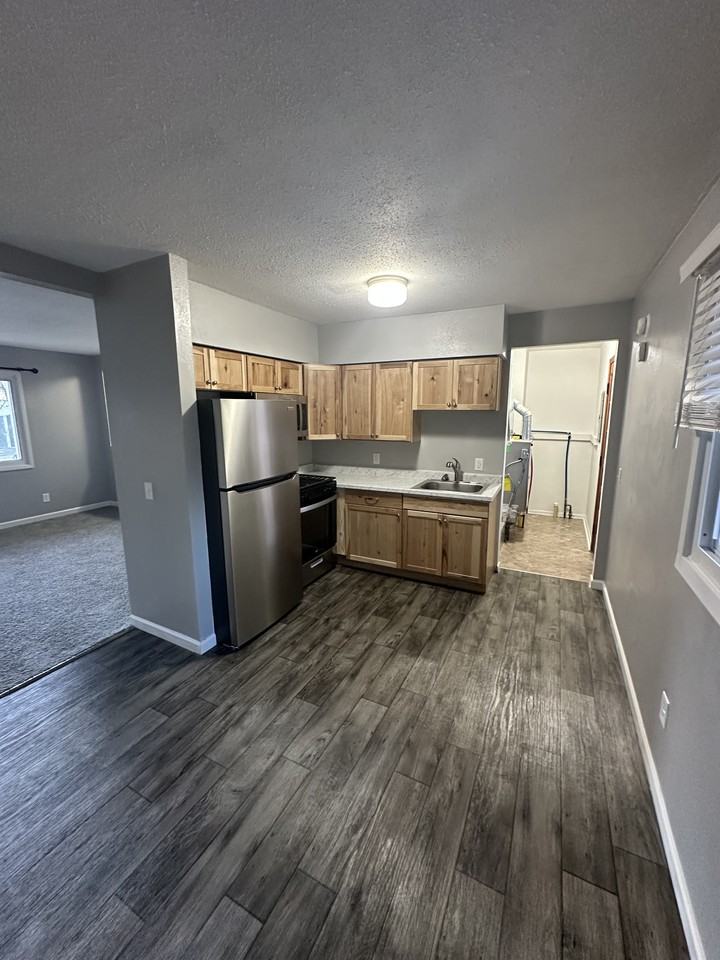 1040 Bowerman Dr #1 - Photo 3 of 8