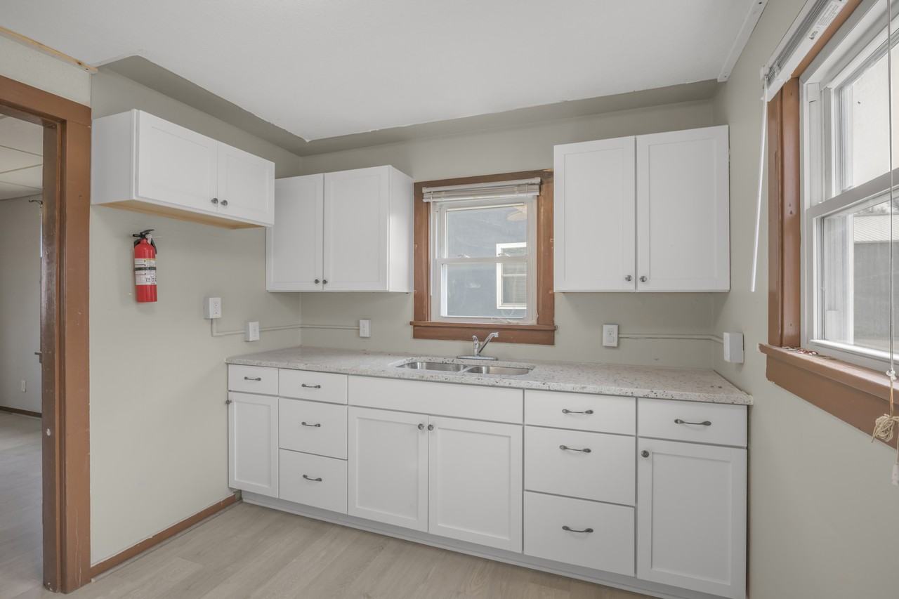 521 Main St E - Photo 3 of 32