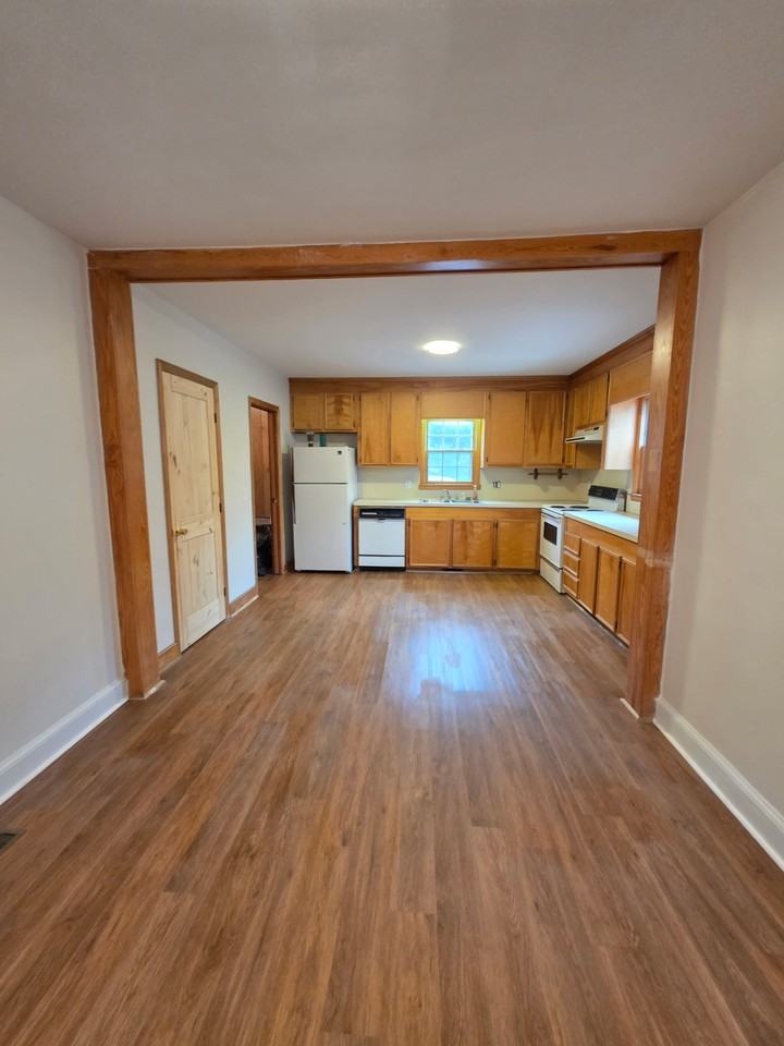 612 Greenway Dr - Photo 2 of 9