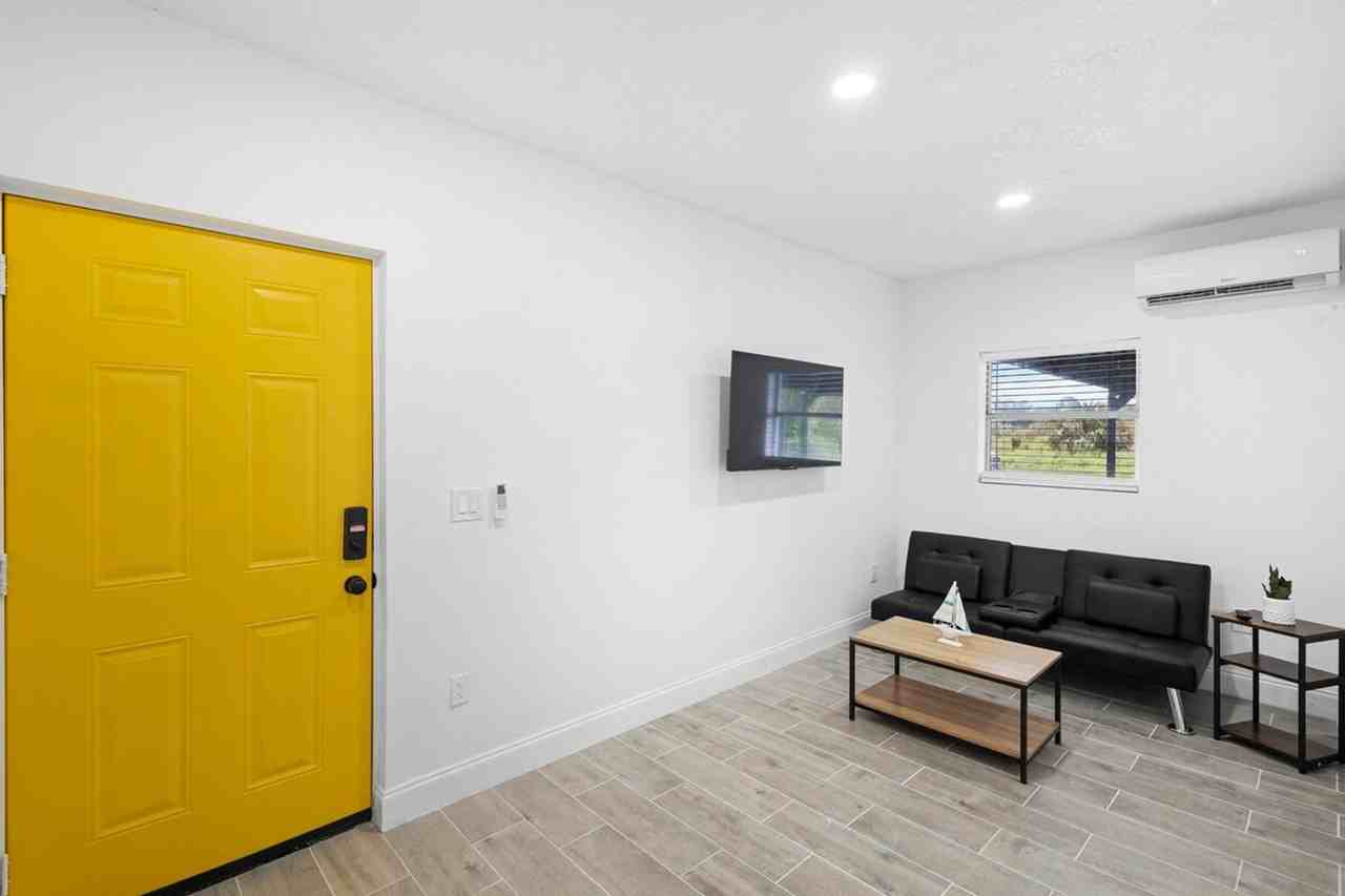 1882 Lake St #1094219P - Photo 2 of 17