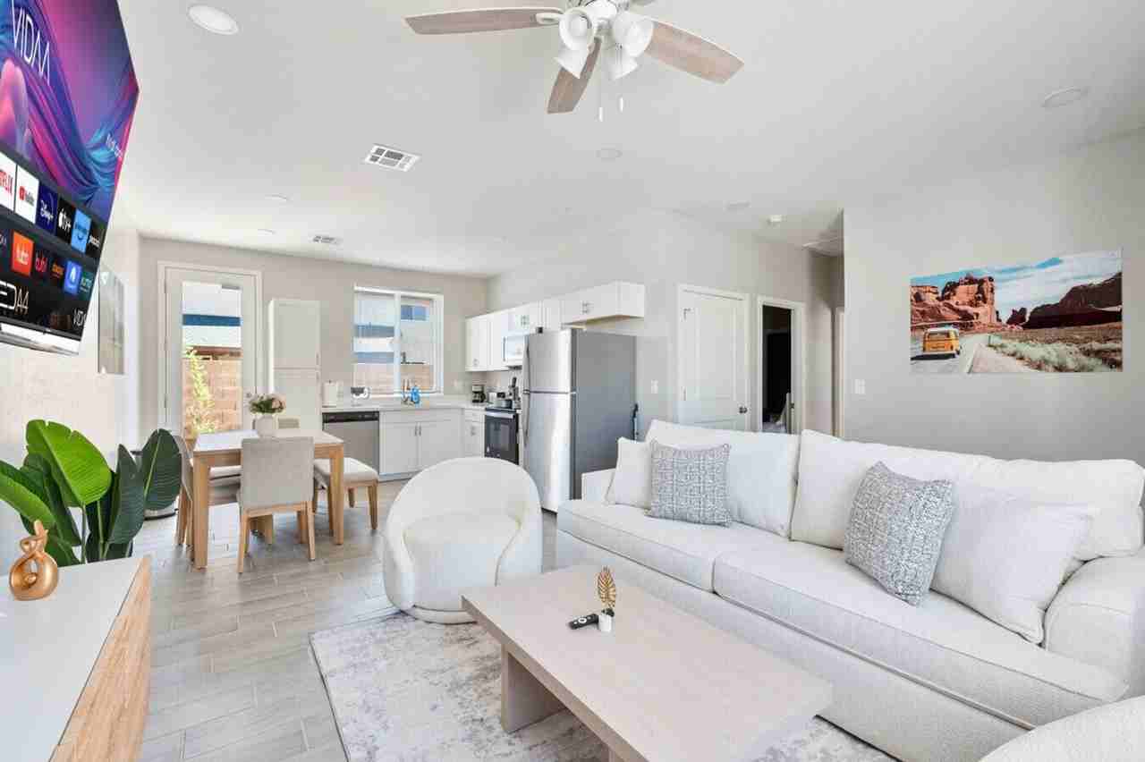 6606 West Paradise Lane - Photo 3 of 75