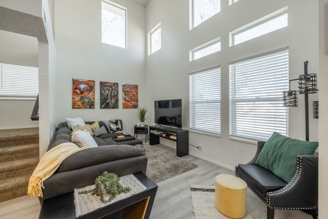 924 E Lowell Ave #1249884P - Photo 3 of 29