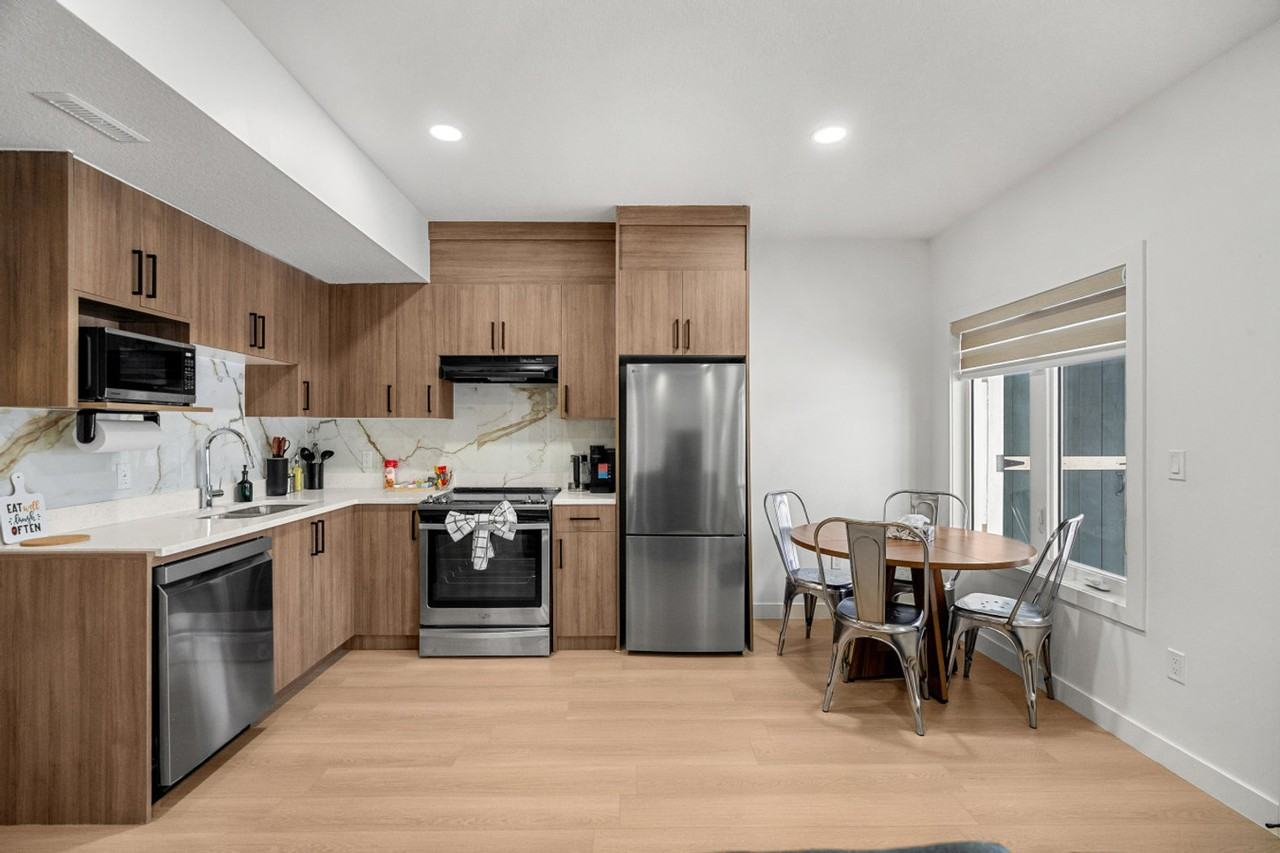 142 Canoe Cres Sw #1386564P - Photo 4 of 28