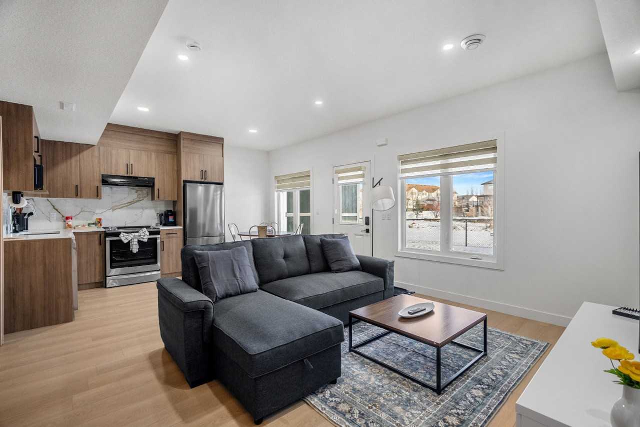 142 Canoe Cres Sw #1386564P - Photo 6 of 28