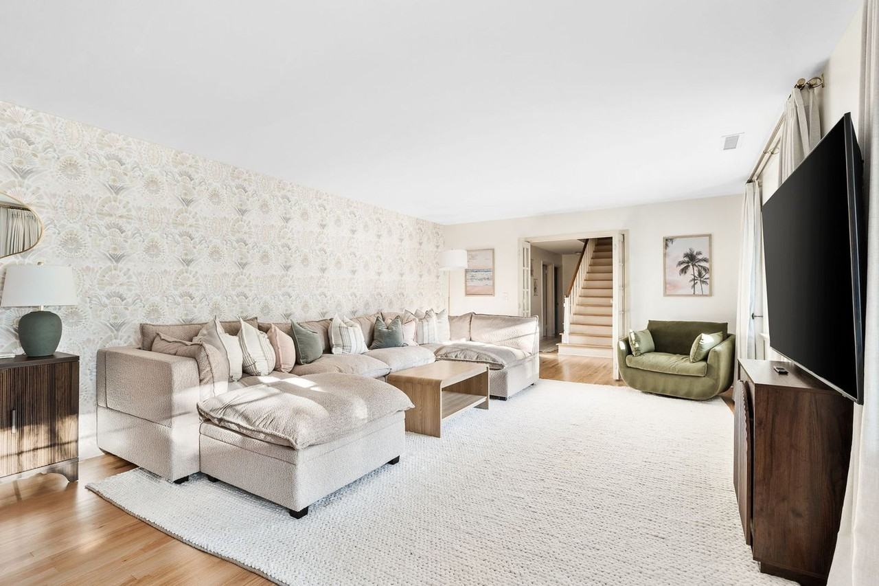 1790 Wilshire Dr #1491019P - Photo 4 of 37