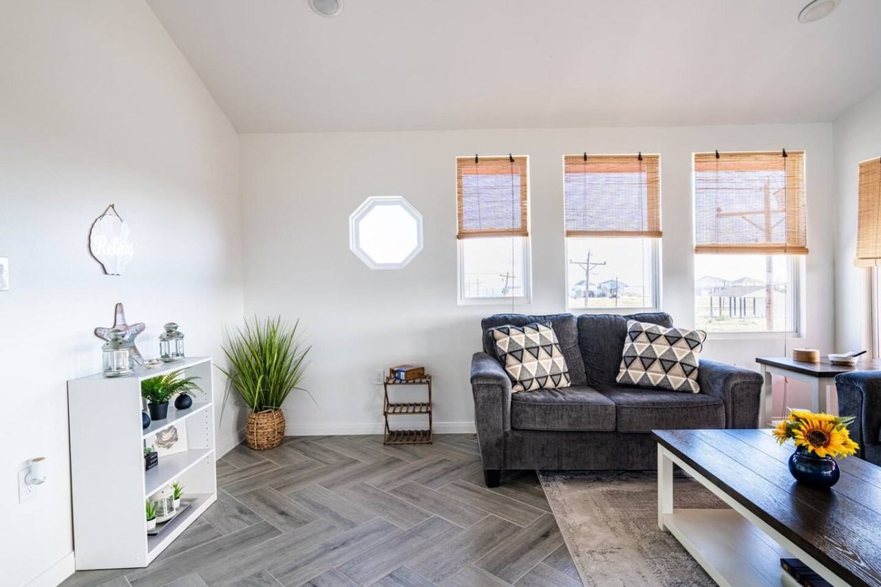 920 17th St #1494898P - Photo 2 of 37