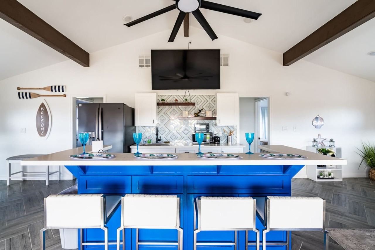 920 17th St #1494898P - Photo 4 of 37