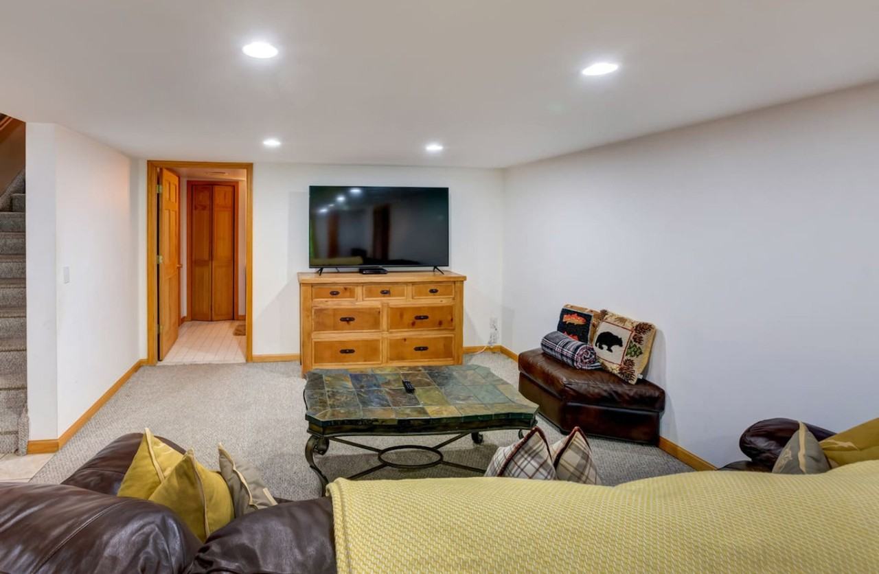 525 Townsend Hollow Rd #1492973P - Photo 4 of 50