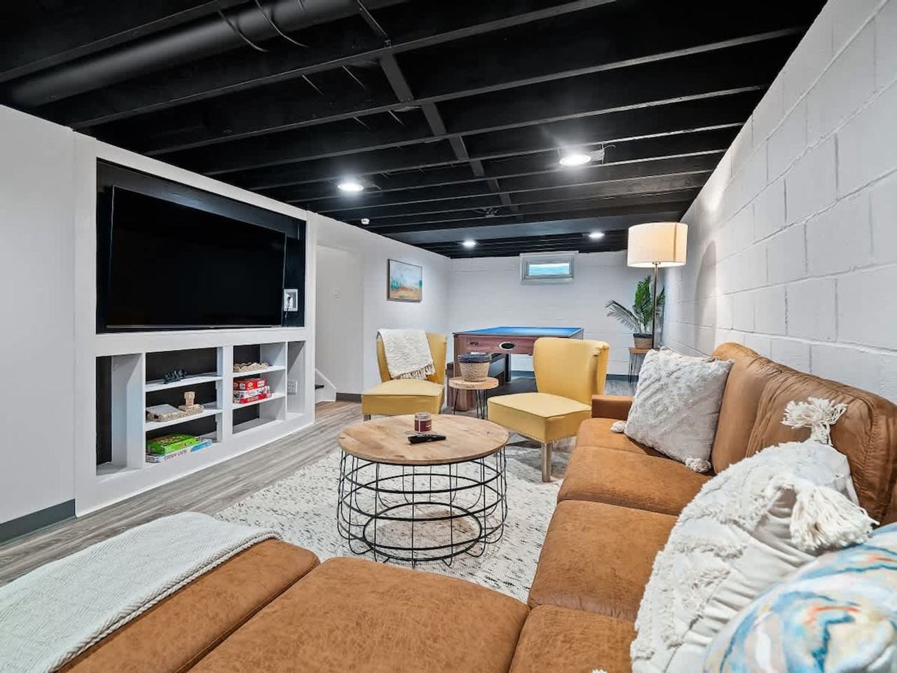 3815 Ellendale Rd #1496074P - Photo 2 of 42