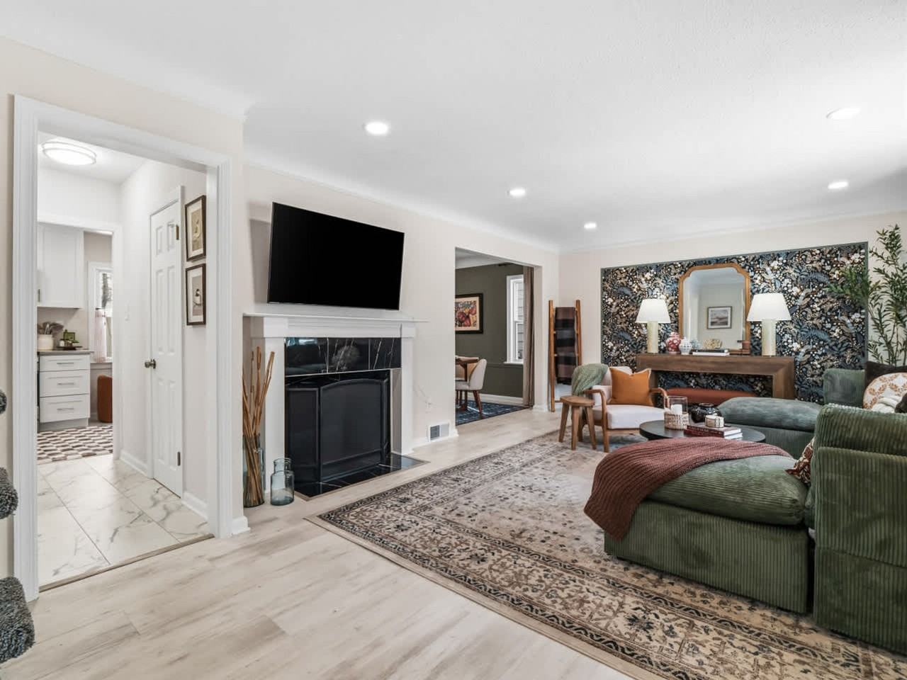 3746 Northwood Rd #1496093P - Photo 4 of 50