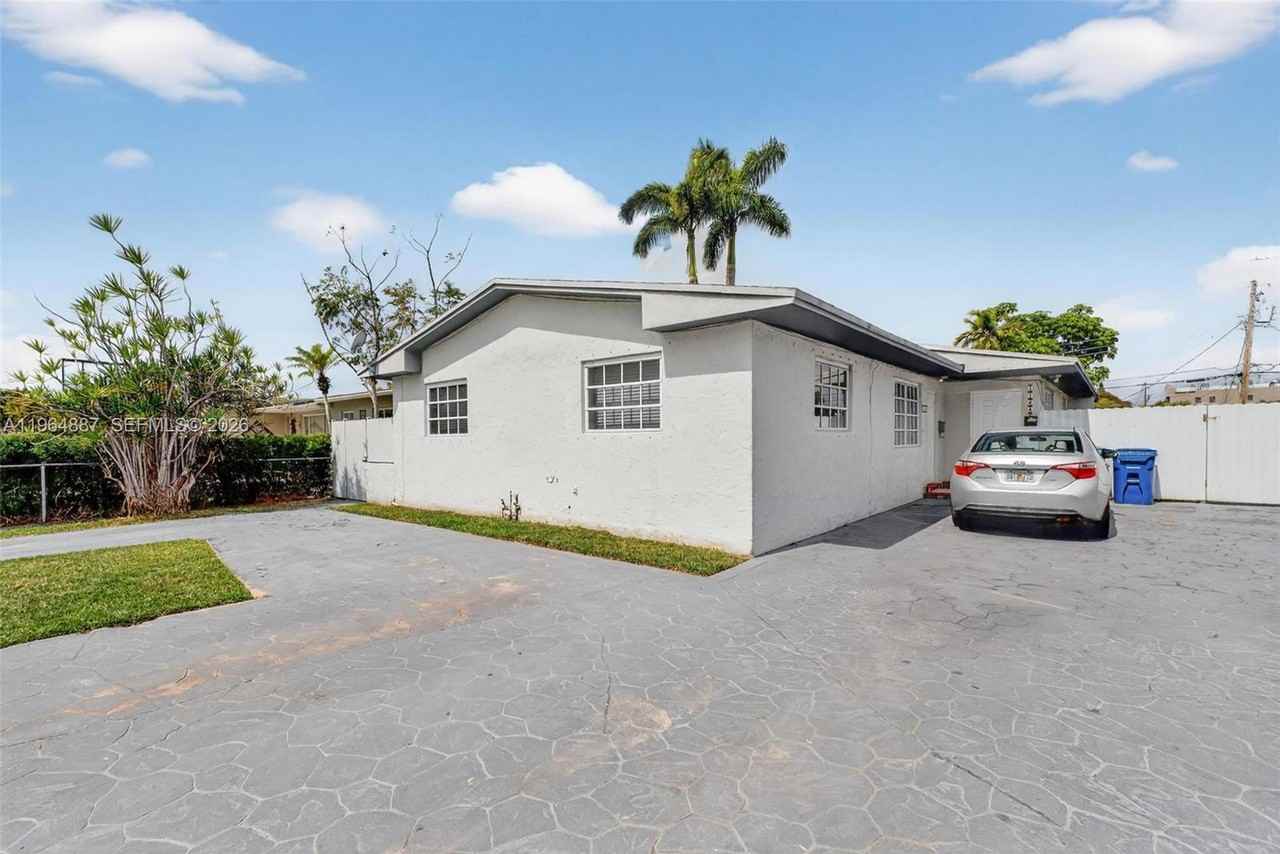 11441 Southwest 2nd Street #11441 - Photo 2 of 10