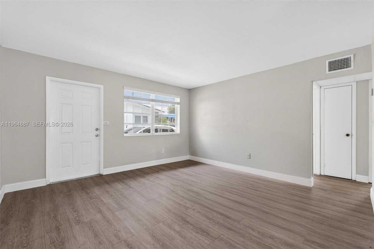 11441 Southwest 2nd Street #11441 - Photo 4 of 10