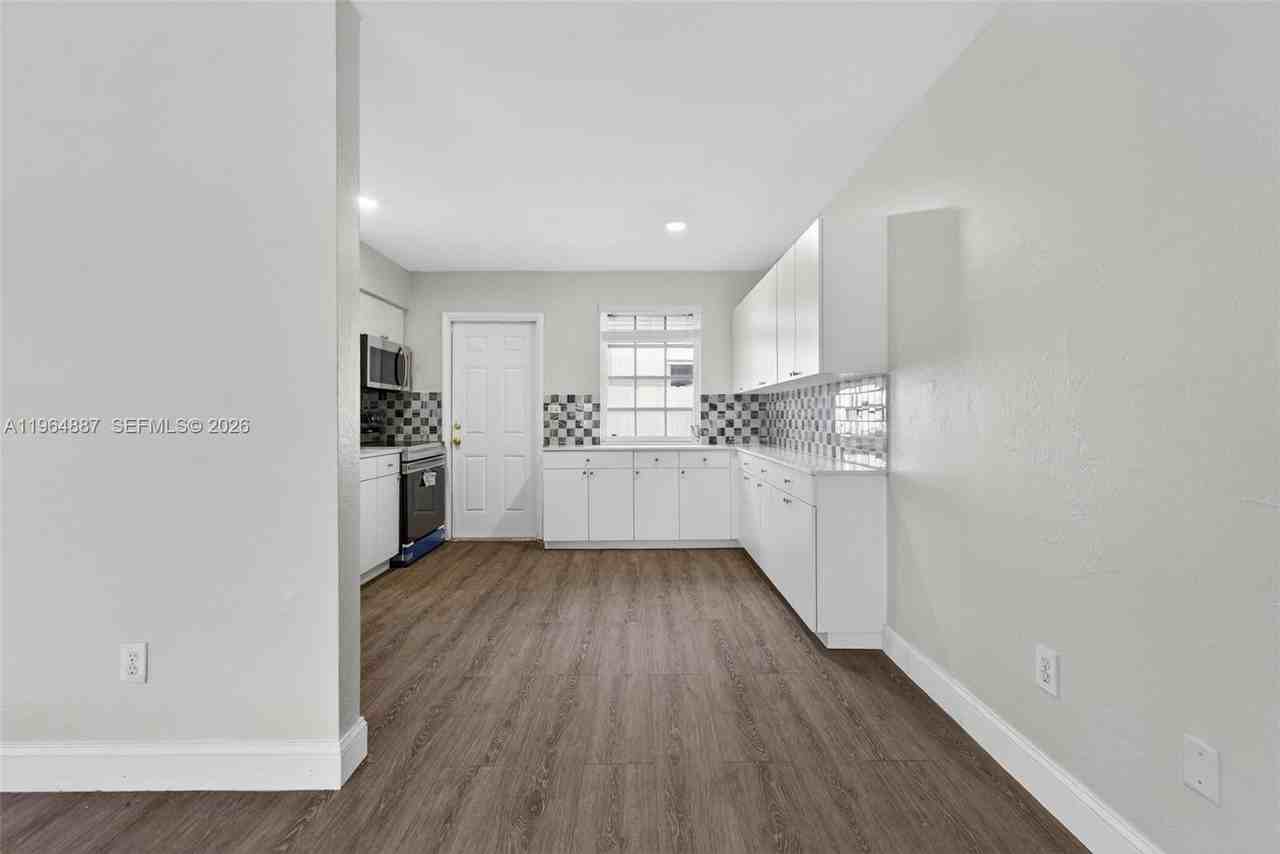 11441 Southwest 2nd Street #11441 - Photo 5 of 10