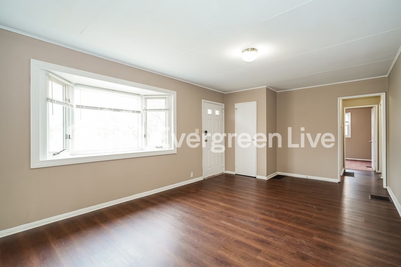 1497 Coronet Dr - Photo 4 of 15