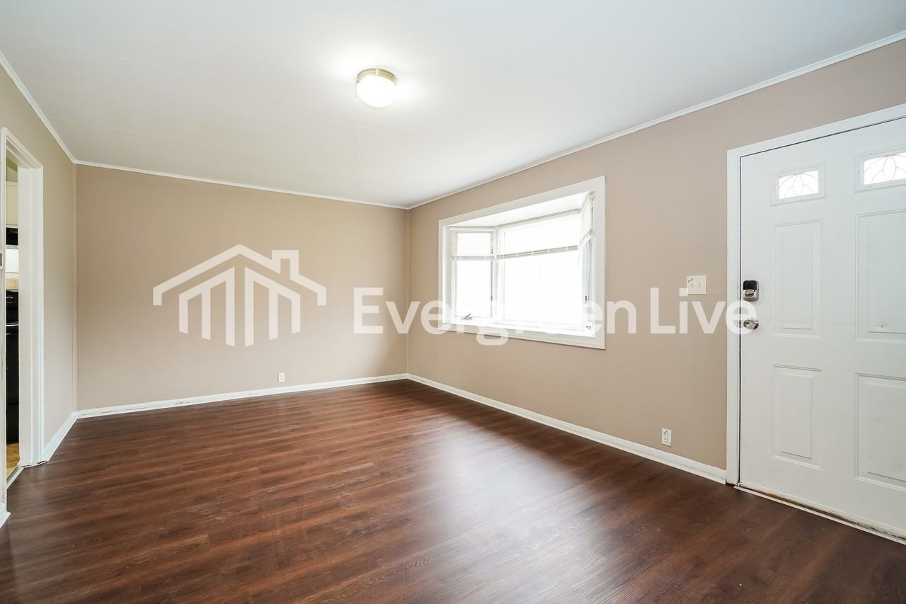 1497 Coronet Dr - Photo 5 of 15